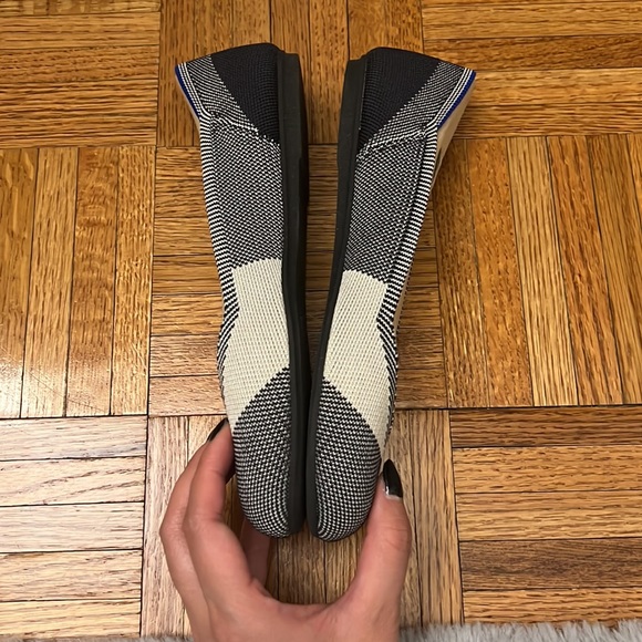 ROTHY’S The Flat Cap Round Toe Black & Cream Slip Ons | US 7 - Picture 7 of 9